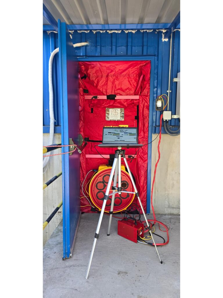 Gazlı söndürme sistemlerinde kaçak analizi ve hold time ölçümü